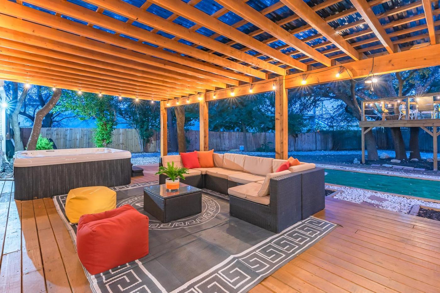 Luxurious Home With Hot Tub & Tree Deck By 6Flags San Antonio Kültér fotó