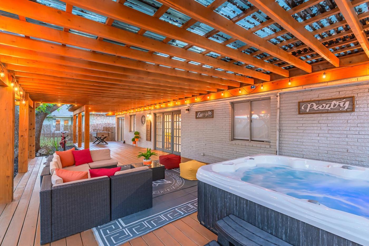 Luxurious Home With Hot Tub & Tree Deck By 6Flags San Antonio Kültér fotó