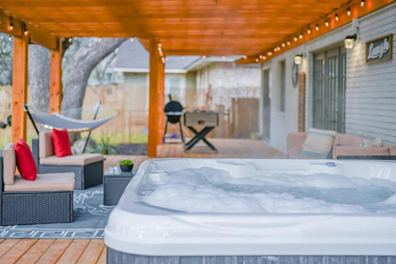 Luxurious Home With Hot Tub & Tree Deck By 6Flags San Antonio Kültér fotó
